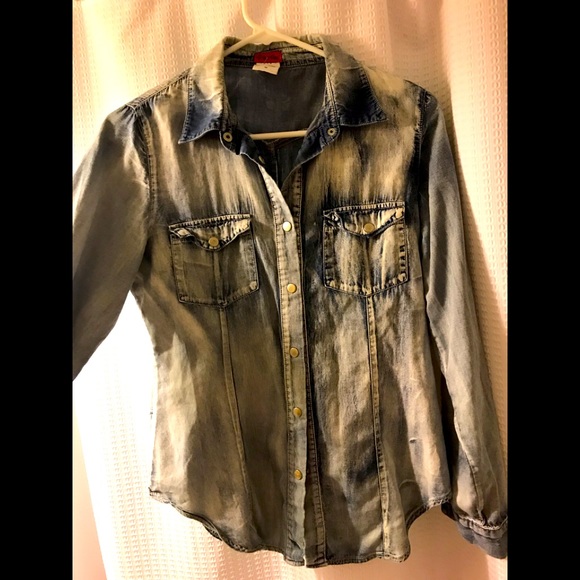 Medium red tulips denim shirt - Picture 2 of 8